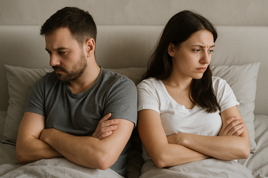 Pareja decepcionada en la cama